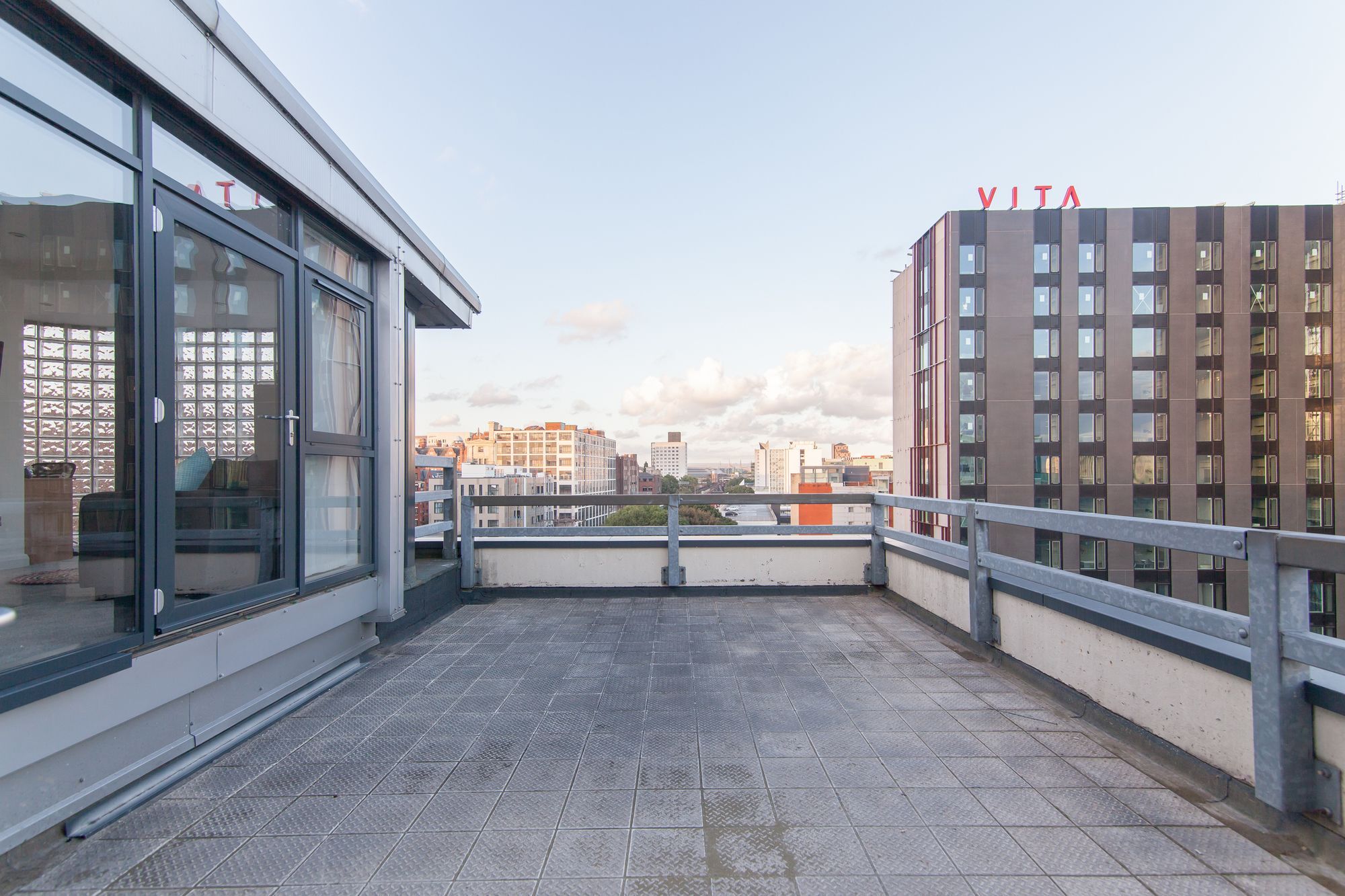 Centre Penthouse Apartment *